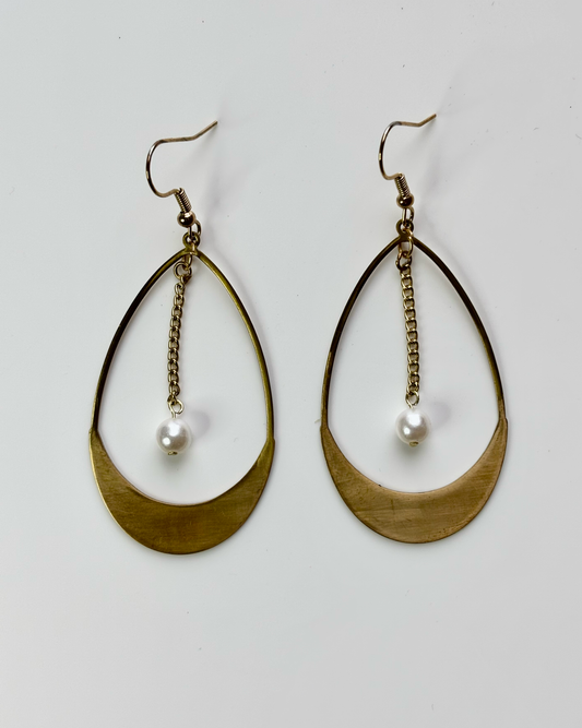 Teardrop Brass & Pearl Earrings – Vintage-Inspired Handmade Elegance