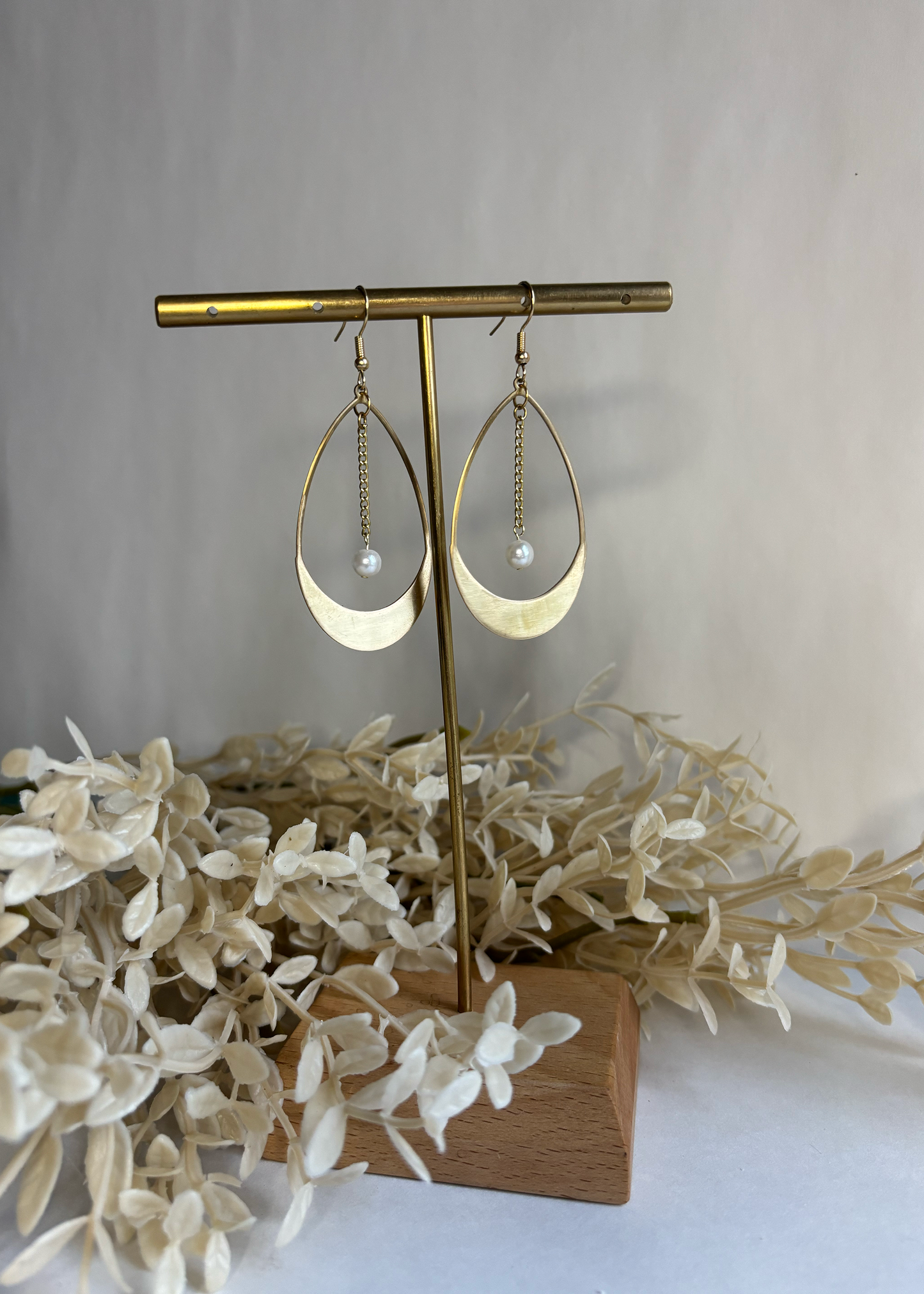 Teardrop Brass & Pearl Earrings – Vintage-Inspired Handmade Elegance