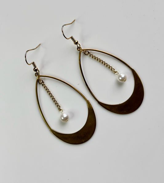 Teardrop Brass & Pearl Earrings – Vintage-Inspired Handmade Elegance